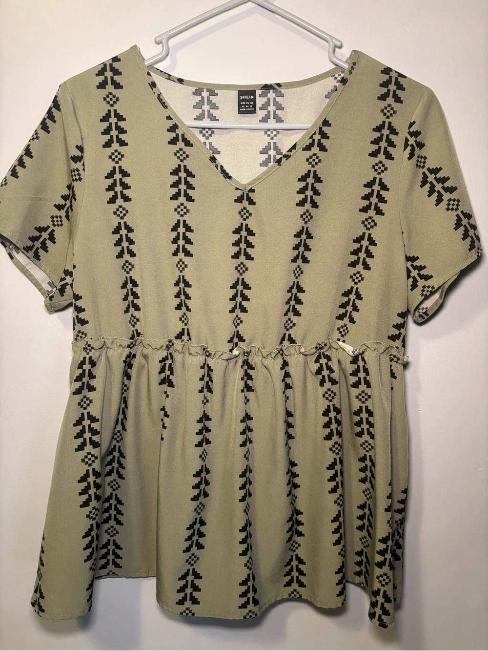 SHEIN Olive Green Short Sleeve V-Neck Peplum Top with Black Print